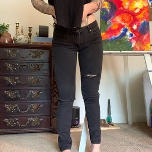 Distressed Levi 711 skinny jeans
